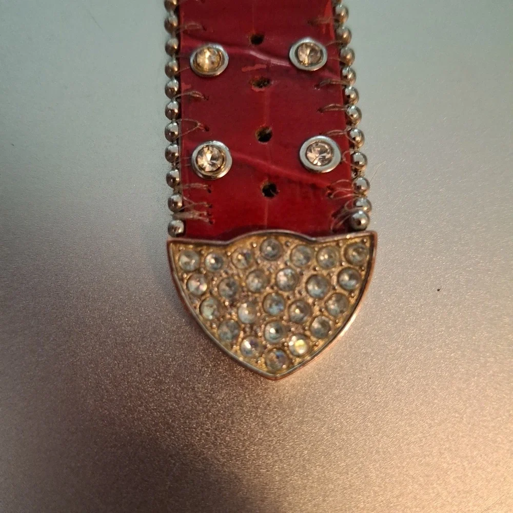 Geneva 92643 Womens Buckle Watch. Red Band, Silvertone,Elephant & Gem Accents.
